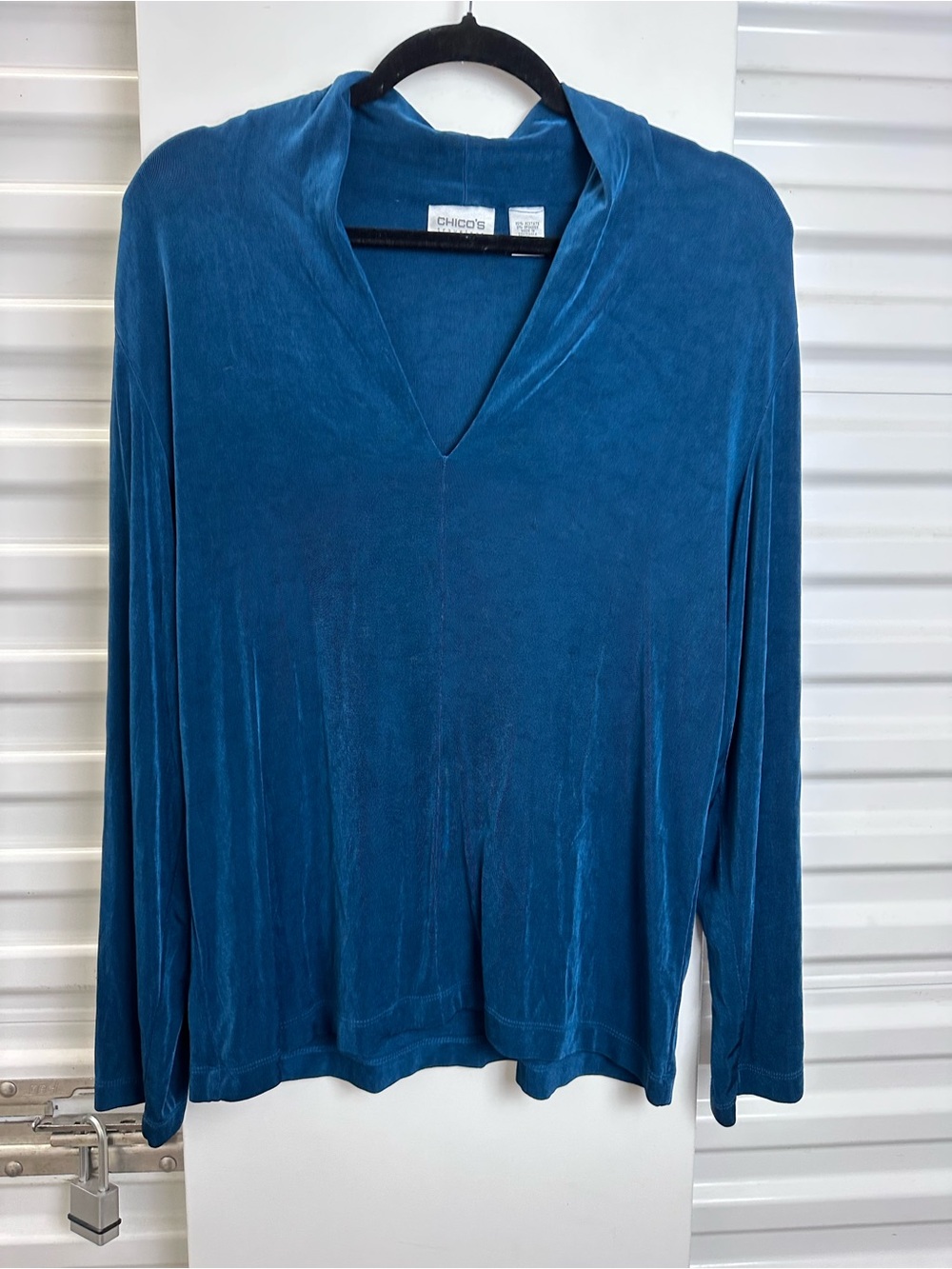 Chico's Travelerโs Blue Teal V-Neck Long Sleeve Top